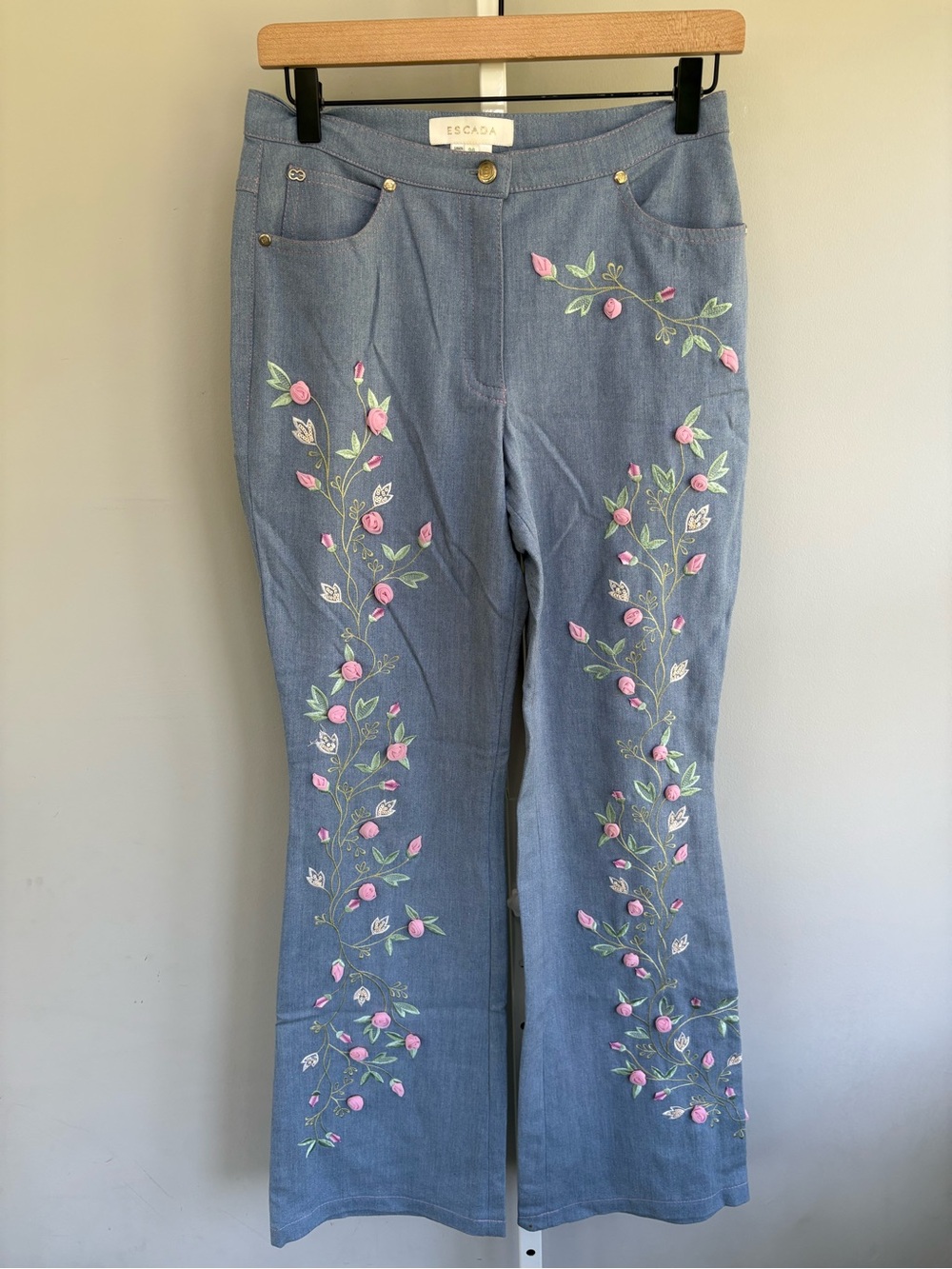 Escada Floral Embroidered Flare Leg Jeans Light Blue Denim Pink Flowers EU 36